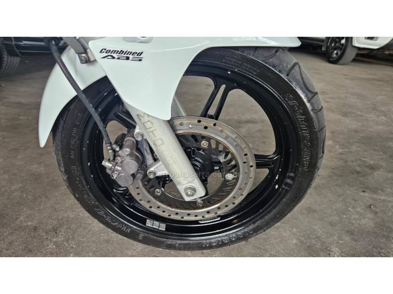 HONDA - CB 300R - 2012/2012 - Branca - R$ 12.900,00