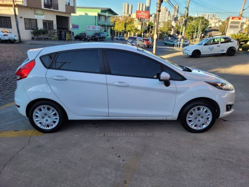 FORD - FIESTA - 2015/2015 - Branca - R$ 40.900,00