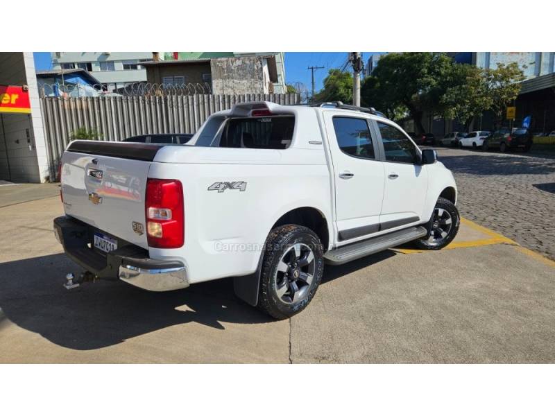 CHEVROLET - S10 - 2015/2016 - Branca - R$ 149.900,00