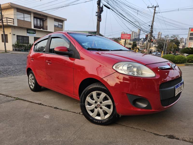 FIAT - PALIO - 2012/2013 - Vermelha - R$ 32.900,00