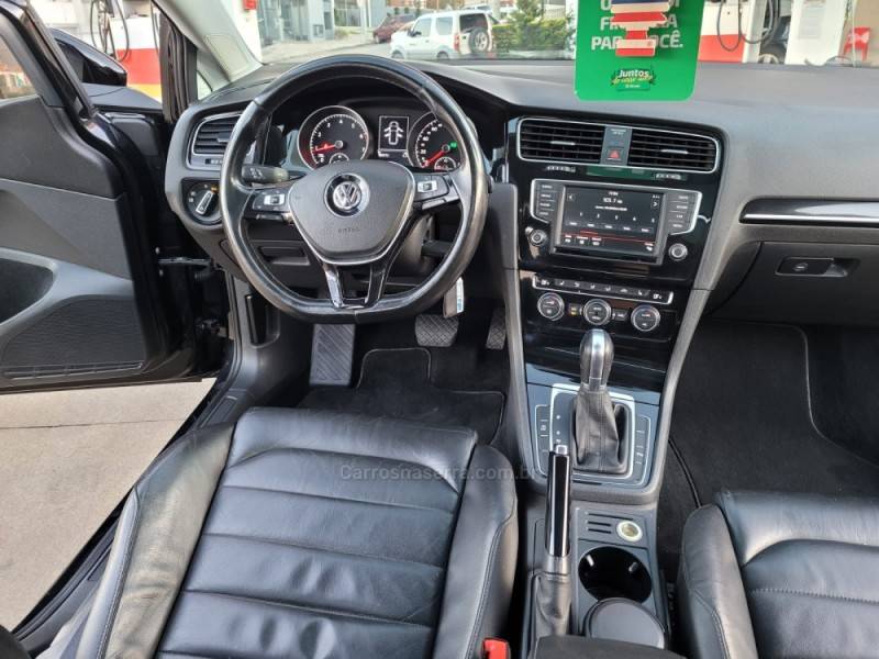 VOLKSWAGEN - GOLF - 2016/2016 - Preta - R$ 87.900,00