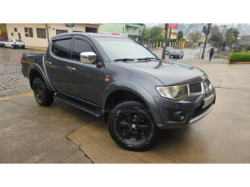 MITSUBISHI - L200 TRITON - 2011/2012 - Cinza - R$ 98.900,00