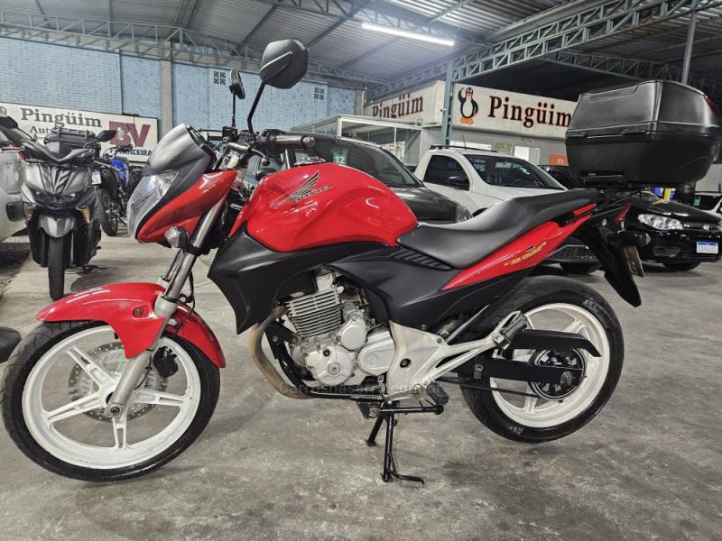 HONDA - CB 300R - 2011/2011 - Vermelha - R$ 12.500,00