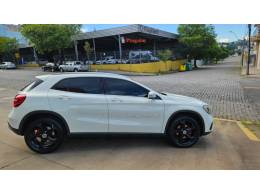 MERCEDES-BENZ - GLA 200 - 2017/2018 - Branca - R$ 128.900,00