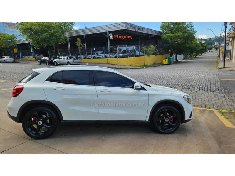 MERCEDES-BENZ - GLA 200 - 2017/2018 - Branca - R$ 128.900,00