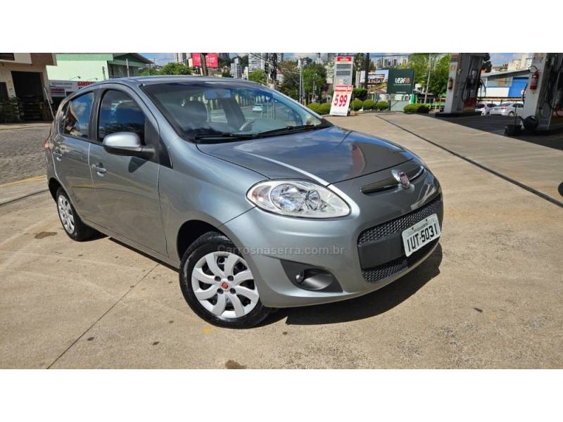 FIAT - PALIO - 2013/2014 - Cinza - R$ 35.900,00