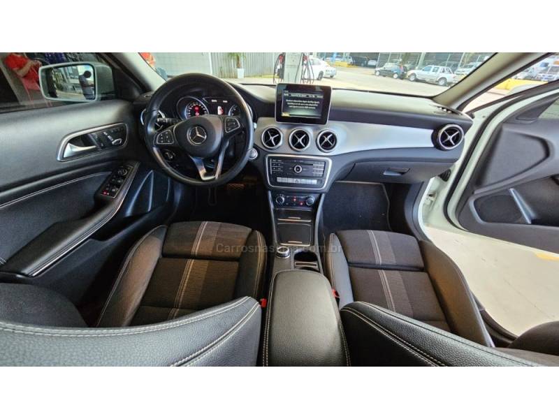 MERCEDES-BENZ - GLA 200 - 2017/2018 - Branca - R$ 128.900,00