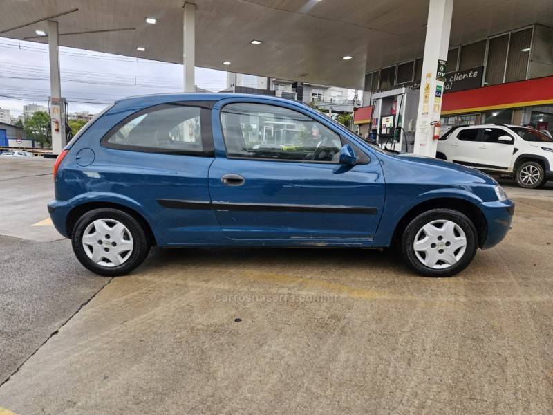 CHEVROLET - CELTA - 2002/2002 - Azul - R$ 15.500,00