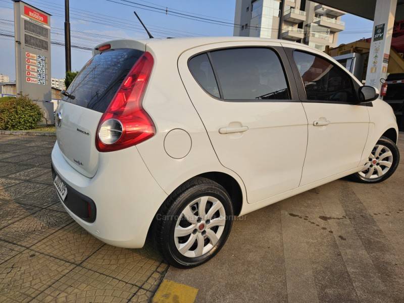 FIAT - PALIO - 2014/2014 - Branca - R$ 39.900,00