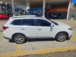 MITSUBISHI - OUTLANDER - 2015/2016 - Branca - R$ 127.900,00