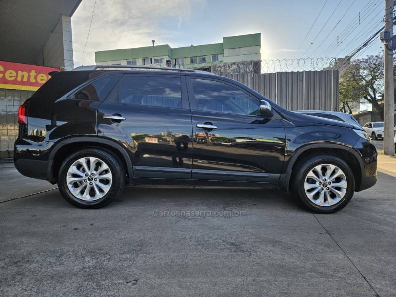 KIA MOTORS - SORENTO - 2014/2015 - Preta - R$ 77.900,00