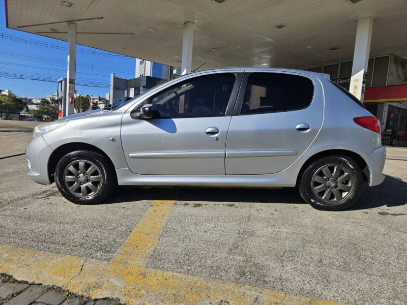 PEUGEOT - 207 - 2011/2011 - Prata - R$ 21.500,00