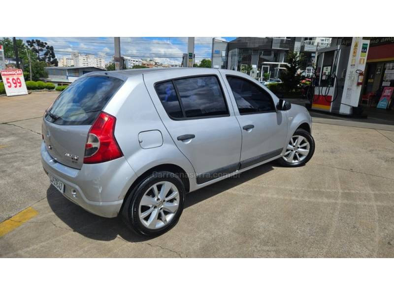 RENAULT - SANDERO - 2010/2010 - Prata - R$ 24.900,00