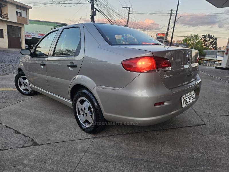 FIAT - SIENA - 2010/2010 - Bege - R$ 25.500,00