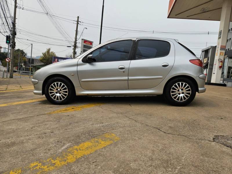 PEUGEOT - 206 - 2004/2004 - Prata - R$ 15.500,00