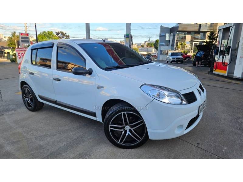 RENAULT - SANDERO - 2009/2009 - Branca - R$ 23.900,00