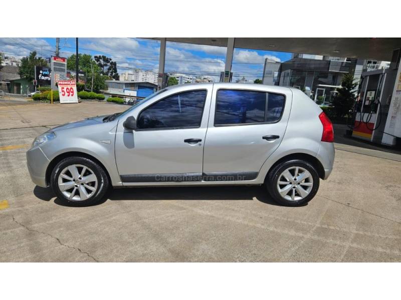 RENAULT - SANDERO - 2010/2010 - Prata - R$ 24.900,00