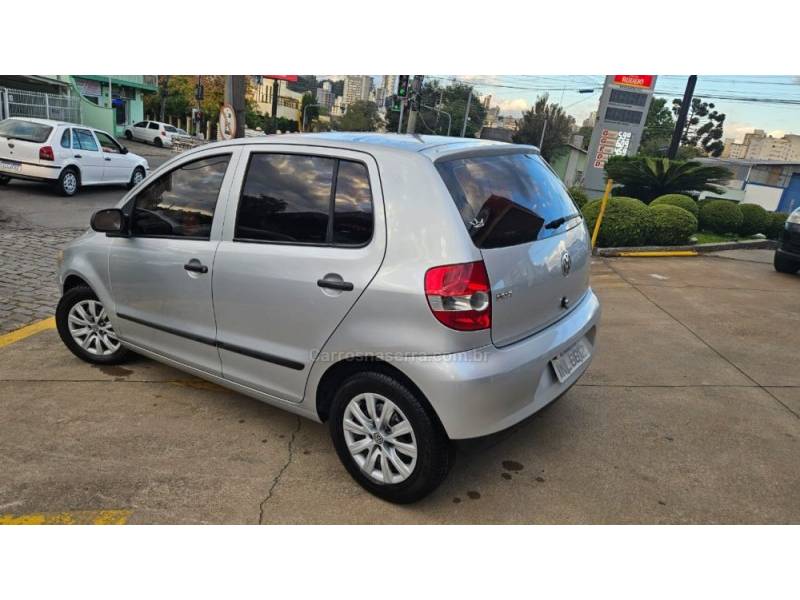 VOLKSWAGEN - FOX - 2007/2007 - Prata - R$ 21.900,00