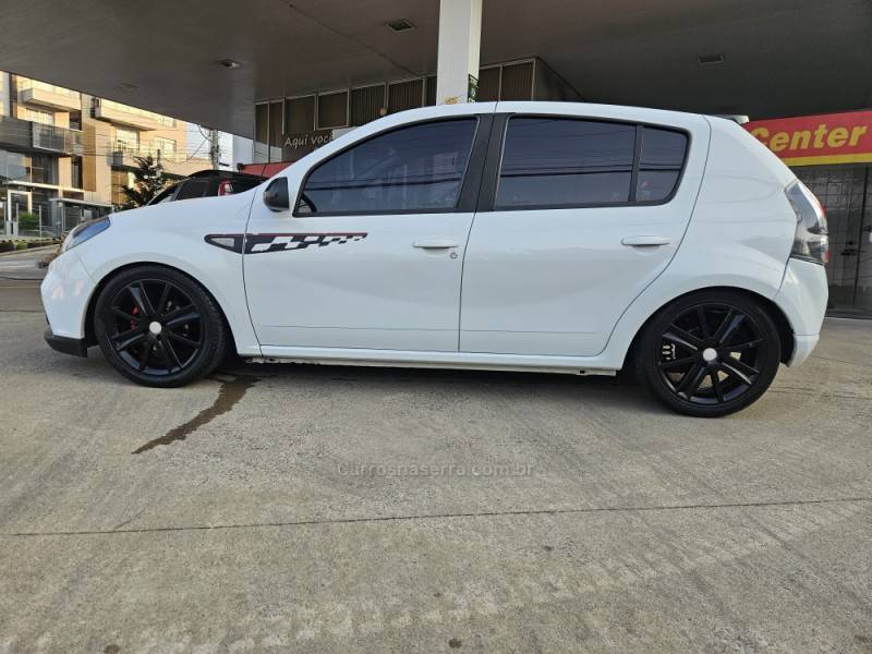 RENAULT - SANDERO - 2013/2013 - Branca - R$ 32.900,00