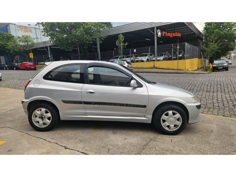 CHEVROLET - CELTA - 2001/2001 - Prata - R$ 12.900,00