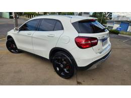 MERCEDES-BENZ - GLA 200 - 2017/2018 - Branca - R$ 128.900,00