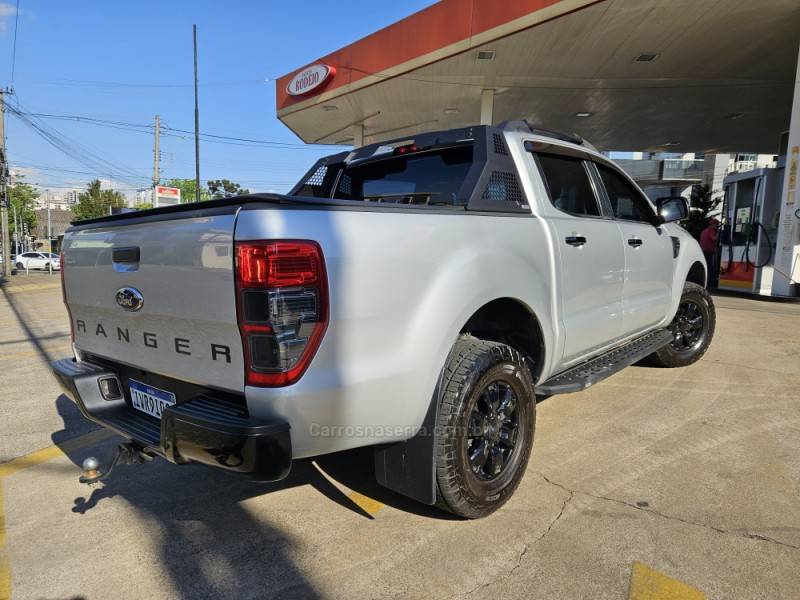 FORD - RANGER - 2014/2014 - Prata - R$ 88.800,00