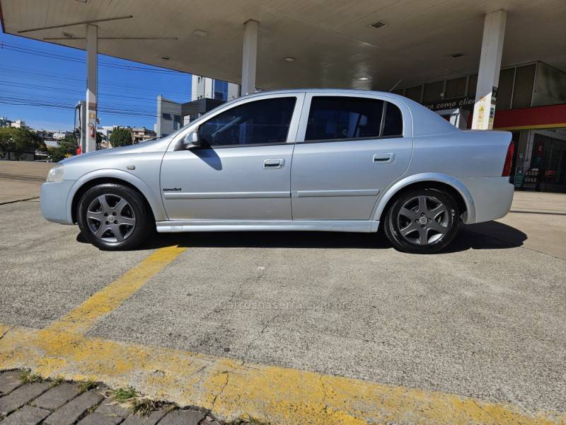 CHEVROLET - ASTRA - 2005/2006 - Prata - R$ 25.900,00